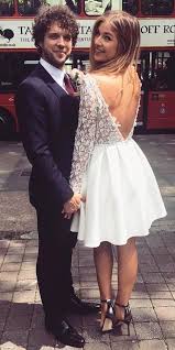 Pero únicamente de tarde/noche y un consejo, utiliza siempre complementos llamativos (negro solo el vestido). Los Mejores Looks Para Tu Boda Civil