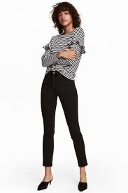 Brock collection is bringing its ruched corsets, bustier dresses, and antique florals to a wider audience with its new h&m collection. Sztreccs Bokanadrag Fekete Noi H M Hu Moda Stilleri Elbise Pantolon