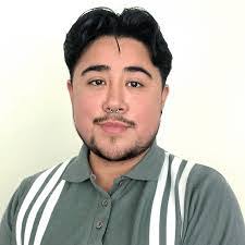 Amy Tully's Instagram, Twitter & Facebook