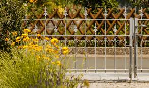 Massgefertigte Zaune Tore Gelander Eleo Zaunsysteme Outdoor Outdoor Structures
