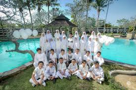 Membuat buku tahunan :d buat kalian yang baru selesai ujian, pasti bakal ada project bikin photobook/ buku… garden party. Sesi Foto Perpisahan Sd Muhammadiyah Sapen Overloops