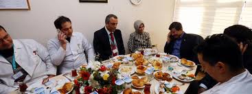 İngilizce, almanca ve arapça bilen davutoğlu, evli ve 4 çocuk babasıdır. Ahmet Davutoglu On Twitter Bir Doktor Esi Olarak Bizzat Sahit Oldugum Fedakarliklari Icin Sifa Dagitan Ellerin Tip Bayramini Kutluyorum