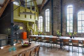 Een vierkante boerderij met een piramidevormig dak. Originele Vergaderlocatie In Amsterdam Nodig Meetings Nl