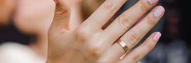 Women who wear both their engagement rings and wedding bands together often want to keep the two pieces together. How To Wear A Wedding Ring Set Rachel Victoria Ring Concierge