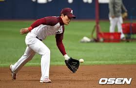 김하성은 20일(한국시간) 미국 캘리포니아주 샌디에이고 펫코 파크에서 열린. ì‚¬ì§„ ê¹€í•˜ì„± ê¸€ëŸ¬ë¸Œë¡œ ê³µì´ ì™ì™