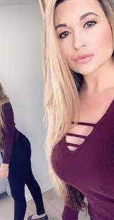 Roxanna Long's Instagram, Twitter & Facebook