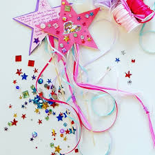 Einladungskarte Kindergeburtstag Ein Feenstab Mit E Einladungskarten Kindergeburtstag Geschenke Verpacken Geburtstag Kinder Einladung Kindergeburtstag Basteln