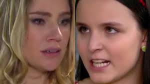 Foto: Dinho (Rodrigo Dorado) se encanta pela beleza de Helena (Thays Gorga),  na novela 'Cúmplices de um Resgate'