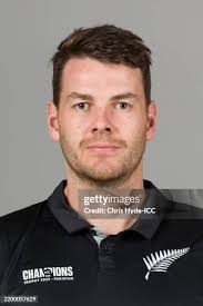 300 Photos & High Res Pictures