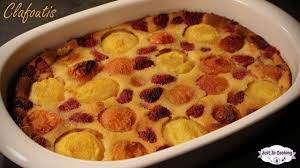 Recette De Clafoutis Aux Peches Abricots Et Framboises Food Breakfast Chowder