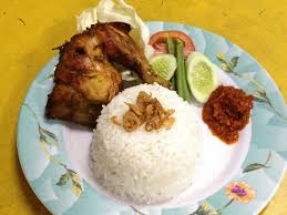 Kita coba masak sendiri di rumah dengan resep ini, yuk! Nasi Ayam Goreng Spesial Wm2000tegal