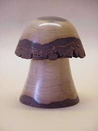 Sie dient primär der herstellung von laubsägea. Mushroom Wood Turning Wood Creations Wood Art