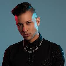 Chaz Robinson's Instagram, Twitter & Facebook