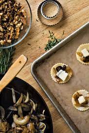 Little Onion Tarts With Gorgonzola And Walnuts Recipe Recipe Onion Tart Caramelised Onion Tart Walnut Recipes