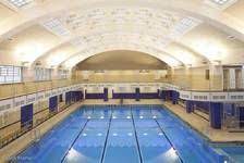 er zwemles in het oostelijk zwembad zwembad rotterdam zwembaden