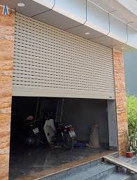 Cùng Cửa Đại An so sánh cửa cuốn Austdoor và Bossdoor