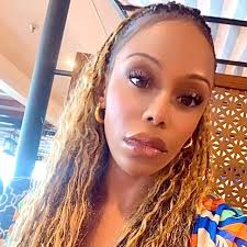 Throw back to when Nelly tried to shoot his shot at Beyoncé at the Source  Awards (2000)