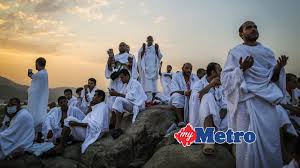 Dalam wukuf, jamaah haji hanya berdiam di area wukuf (mauqif). Wukuf Di Arafah Album