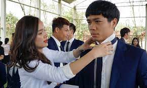 Cựu phó tổng thống saleh tuyên bố nắm quyền, thành lập liên minh quân sự chống taliban và đặt đại bản doanh ở thung lũng panjshir gần kabul. Cong PhÆ°á»£ng Bi Máº­t Ä'inh Hon Vá»›i Báº¡n Gai Chuáº©n Xinh Giá»i Vietnamnet