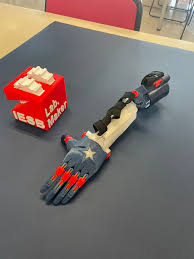 IESB conquista primeiro lugar em prêmio nacional com projeto de doações de  próteses feitas em impressoras 3D