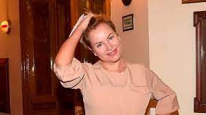 Je také známá z projektu 3v1, na kterém spolupracuje s veronikou arichtevou a nikol štíbrovou. Pregnant Martina Partlova Admitted Panic Belly Dancing And An Idiot S Smile World Today News