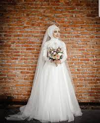 The cutting of the cake is a wedding tradition found in most cultures, but as with most things, arabs kick things up a notch. 22 Ideas For Hijabi Wedding Dress Zahrah Rose