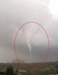 W czechach zachodnich odnotowano tornado. Tornado W Poblizu Koszyc Na Slowacji Co Najmniej Kilka Uszkodzonych Dachow Dobrapogoda24 Pl