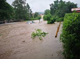 Trinkwasservorräte sichern, vor hochwasser schützen, gewässer vor gefahren bewahren, bäche und flüsse pflegen und entwickeln. Jahrhunderthochwasser Ganze Orte In Franken Uberflutet Strassen Werden Zu Flussen Nurnberg Furth Erlangen Bad Windsheim Ansbach Bamberg Markt Bibart Roth Nordbayern