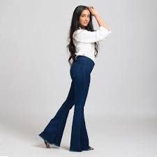It stars akshay kumar as the lead character, with vaani kapoor, lara dutta and huma qureshi. Dark Blue High Waist Bell Bottom Jeans Madish