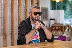 „tavanele sunt pictate cu tot felul de picturi cu mestesugari. CÄƒtÄƒlin Botezatu A Doua TentativÄƒ De Suicid Acela A Fost Momentul
