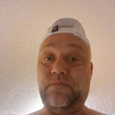 No problems at all. What do you whant in it? I guess Gin and Tonic whit ice  and 2 slices of lime. Wrong? Forgot one thing dear. You are absolutely  lovely 😘🇸🇪👈