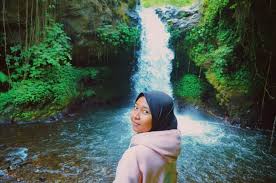 Terletak di arena air terjun coban rondo yang sejuk, taman labirin menjadi salah satu objek wisata seru yang menantang kecerdasan kamu dalam membaca arah bisakah kamu menemukan pusat labirinnya dalam waktu 10. Coban Siuk Buka Jam Brapa Mau Dolan Seru Cobain Ke 8 Coban Alami Di Malang Ini Kata Atasan Ane Buat Di Kantor Pajak Nah