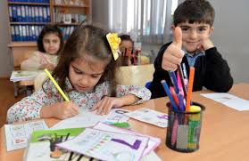 Image result for uşaqlar dərs oxuyur