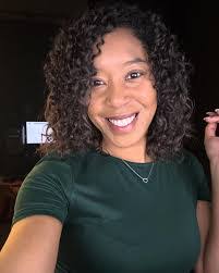 Kara Willis's Instagram, Twitter & Facebook