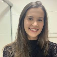 Laura Mello's Instagram, Twitter & Facebook