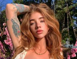 Esta es la modelo de OnlyFans que se suicidó tras ser acusada de grooming |  Voces Criticas - Salta - Argentina