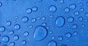 En el ciclo del agua la condensación se presenta luego de la fase de evaporación, cuando se está condensado se habla de que está acumulado o agrupado en forma de gas. Como Explicar A Los Ninos El Proceso De Condensacion Gotas De Agua Diseno De Diapositivas Y Toma De Corriente