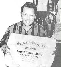 P Ramlee Terima Anugerah Yang Tidak Pernah Wujud Di Dunia Film Movie Film Posters Movie Posters