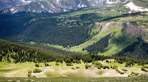 The rocky mountains vary in width from less than 100km in the canadian rockies to about 600km in the middle rockies. Rocky Mountains National Park Unsere Highlights