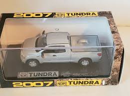 Hier finden sie technische daten, preise, statistiken, tests und die die in den ersten generationen vor allem als arbeitsgeräte eingesetzten trucks entwickelten sich im laufe der 1980er jahre zu komfortabler. 2007 Silver Toyota Tundra Die Cast Promo Limited Edition Die Cast Truck New Toyota Toyota New Trucks Toyota Tundra Tundra