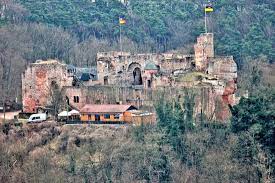 This was filmed in march 2019 however it is still one of my favorite castle ruins in the area. This Photo Gives An Impression Of The Nanstein Taken From The Bismarck Tower Bild Von Burg Nanstein Landstuhl Tripadvisor