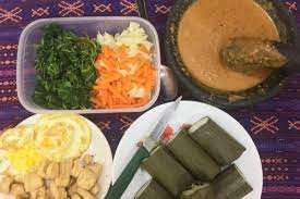 Resep cara membuat pecel sayur, salah satu makanan khas indonesia yang sangat sehat. Resep Dan Cara Membuat Bumbu Pecel Yang Enak Dinikmati Kapan Pun