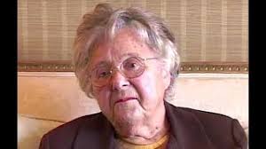 她急著要告訴她的孩子們他們的族人是誰。 (She is Desperate To Tell Her Children Who Their People  Were)