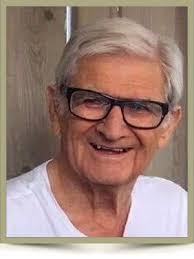 Sandi Wallace's Instagram, Twitter & Facebook