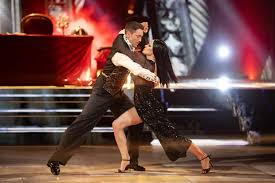 Parmi ses plus beaux tangos chantés, certains ont l'avantage d'avoir une longue partie instrumentale très mélodieuse, le chant apportant une pointe de romantisme supplémentaire. La Maitrise Du Tango Argentin Pour Pamela Anderson Et Maxime Dereymez