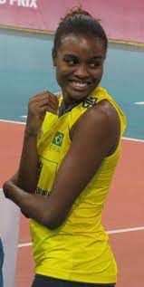 Pelo vôlei nestlé, até a semifinal desta edição da superliga, a oposta conseguiu 132 acertos a mais que a bicampeã olímpica, considerada uma das maiores jogadoras da história da seleção brasileira. Fabiana Claudino Wikipedia A Enciclopedia Livre