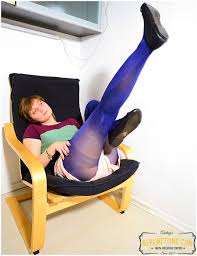 She filmed herself pissing in pantyhose