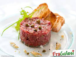 La tartare di manzo classica, che viene anche chiamata tartara di carne o carne alla tartara, è una ricetta molto semplice da preparare e perfetta per chi ama la carne cruda. Ricetta Tartara Di Manzo Light Ricette Di Fragolosi