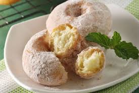 Selain itu, agar rasanya empuk dibutuhkan takaran yang detail dan pas. Resep Donat Tape Singkong Lembut Aromanya Harum