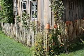 Staketenzaun Aus Europaischem Kastanienholz Naturzaun Bauerngarten Garten